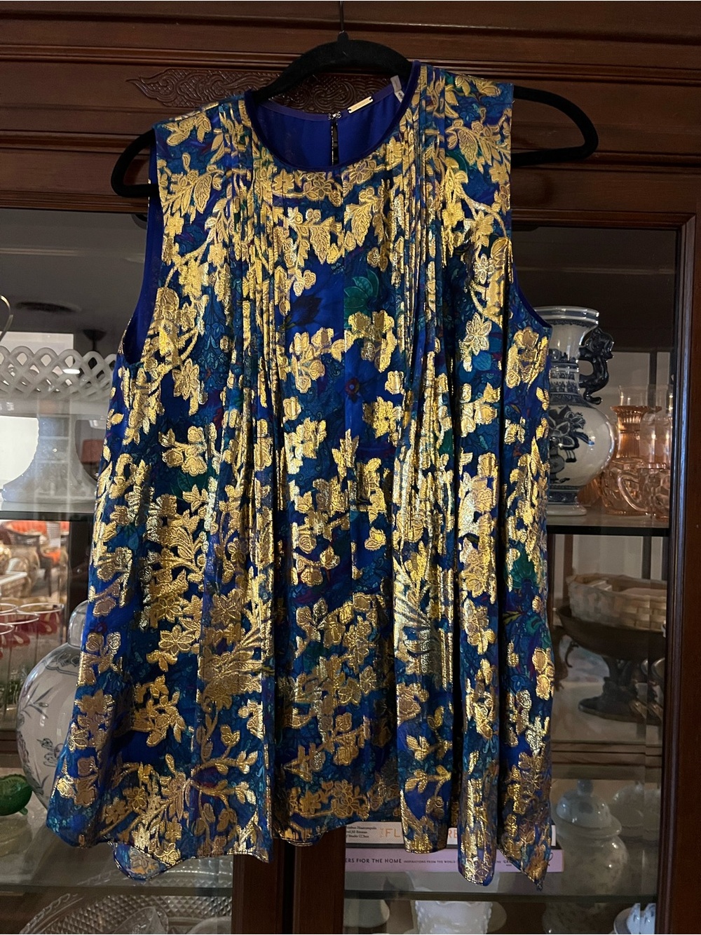 Elle Tahari silk Gold Floral Brocade Blue Sleeveless blouse size M